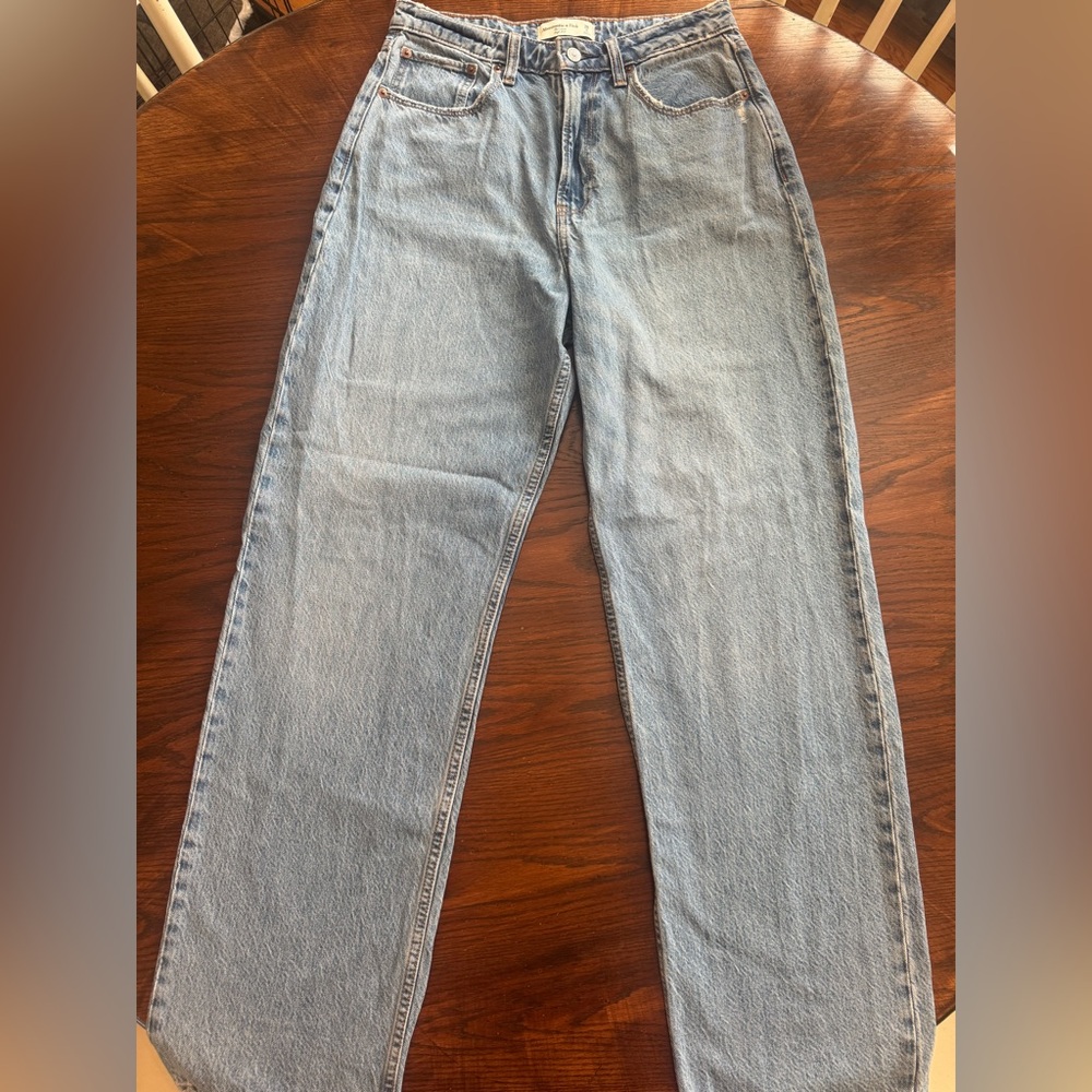 Abercrombie curve love High rise The loose Jean- medium wash size 28 long